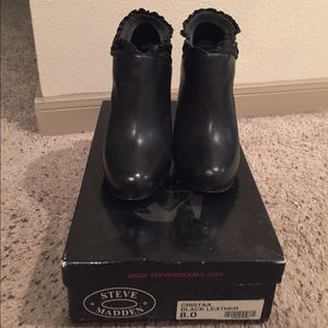 Used Black leather ankle boots